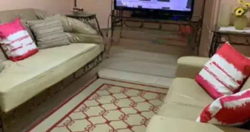 Sobrado à venda, 115 m², 4 quartos, 2 banheiros, 2 suítes
