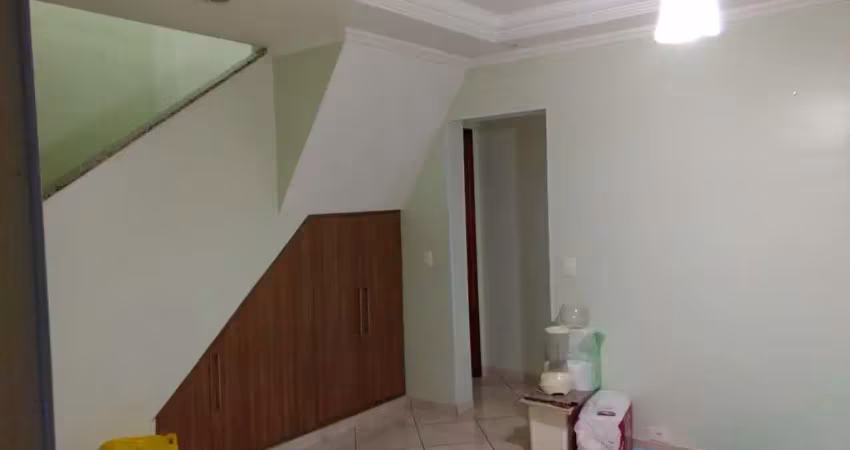 Sobrado à venda, 203 m², 4 quartos, 1 banheiro, 2 suítes