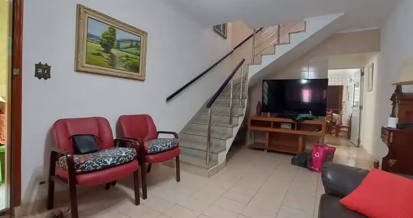 Sobrado à venda, 140 m², 3 quartos, 3 banheiros, 1 suíte