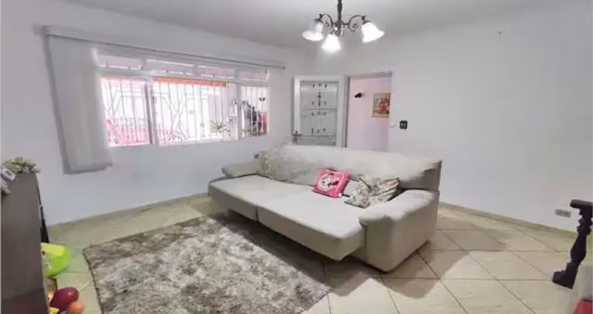Sobrado à venda, 200 m², 2 quartos, 2 banheiros, 1 suíte