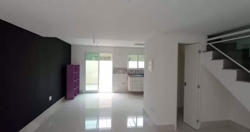 Sobrado à venda, 86 m², 3 quartos, 2 banheiros, 1 suíte
