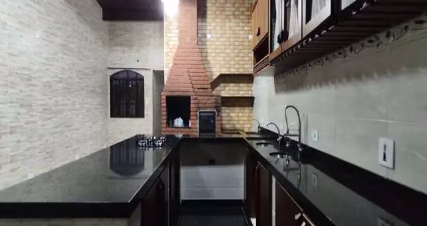 Sobrado à venda, 292 m², 4 quartos, 1 banheiro, 2 suítes