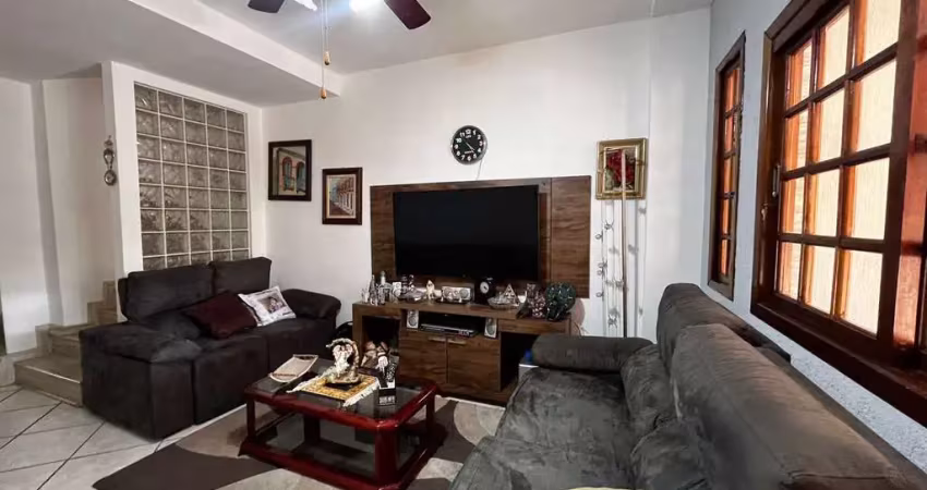 Sobrado à venda, 150 m², 3 quartos, 4 banheiros, 1 suíte