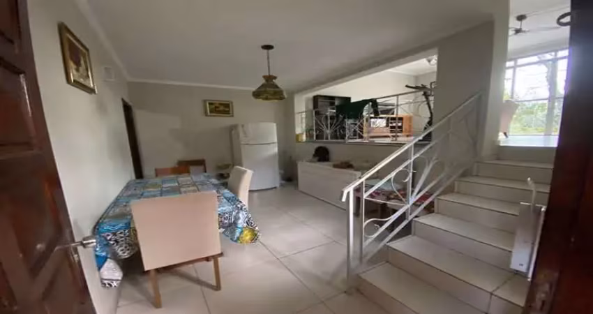 Sobrado à venda, 170 m², 3 quartos, 3 banheiros, 3 suítes