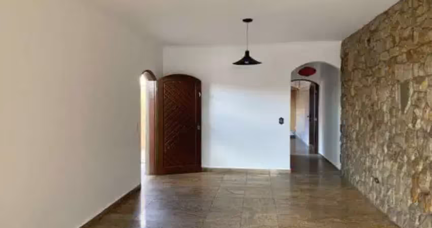 Sobrado à venda, 214 m², 4 quartos, 4 banheiros, 1 suíte