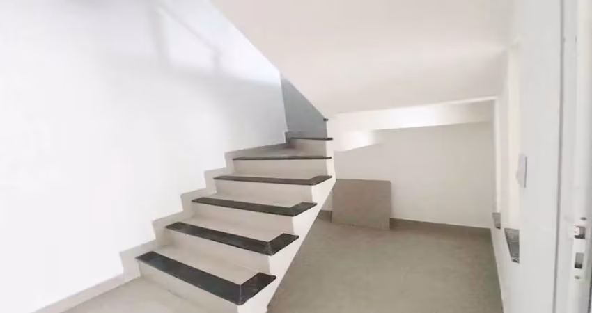 Sobrado à venda, 130 m², 3 quartos, 3 banheiros, 1 suíte