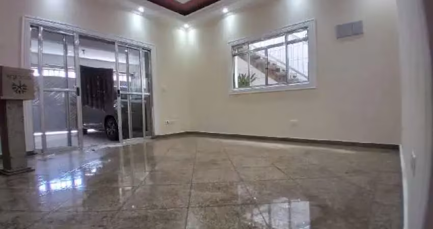 Sobrado à venda, 186 m², 4 quartos, 2 banheiros, 1 suíte