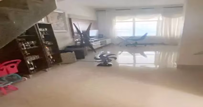 Sobrado à venda, 180 m², 3 quartos, 2 banheiros, 1 suíte