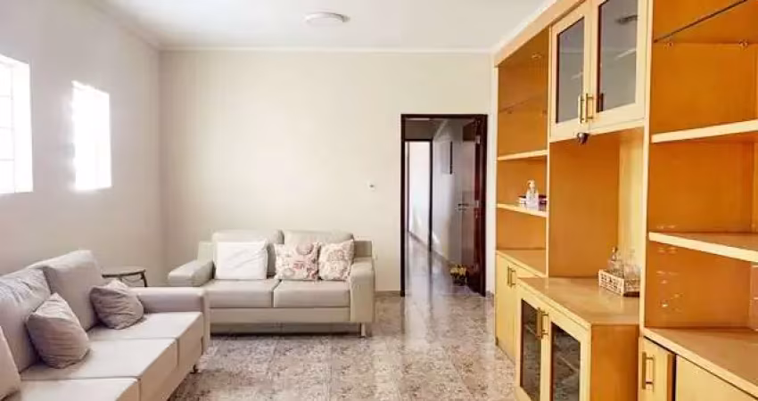 Sobrado à venda, 150 m², 3 quartos, 3 banheiros, 1 suíte