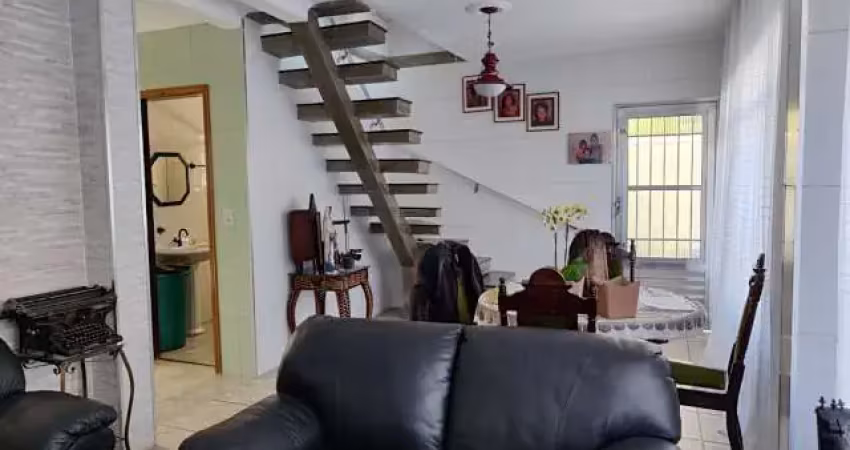 Sobrado à venda, 221 m², 3 quartos, 2 banheiros, 1 suíte