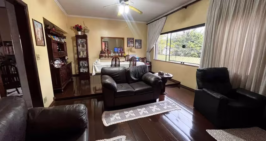 Casa à venda, 318 m², 3 quartos, 2 banheiros, 2 suítes