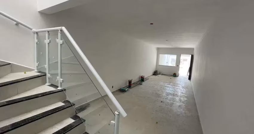 Sobrado à venda, 150 m², 3 quartos, 3 banheiros, 1 suíte