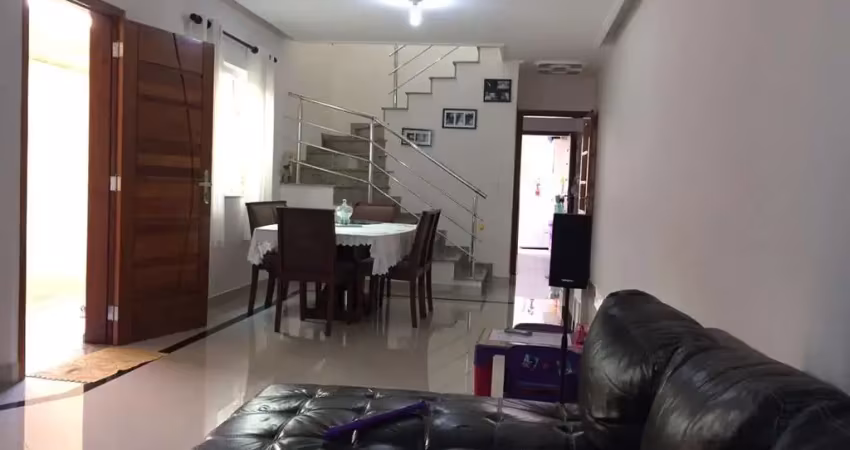 Sobrado à venda, 150 m², 3 quartos, 4 banheiros, 3 suítes