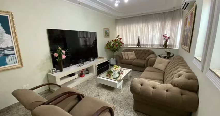 Sobrado à venda, 257 m², 3 quartos, 1 banheiro, 1 suíte