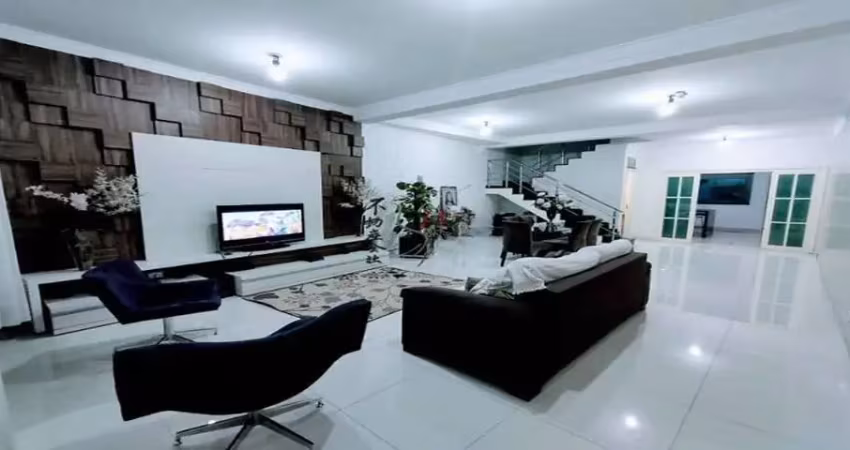 Sobrado à venda, 233 m², 4 quartos, 3 banheiros, 2 suítes