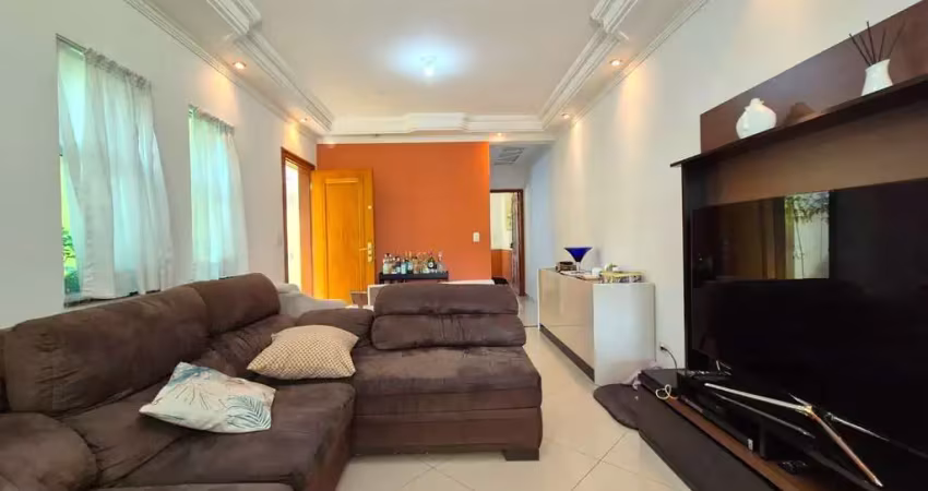 Sobrado à venda, 240 m², 4 quartos, 4 banheiros, 2 suítes