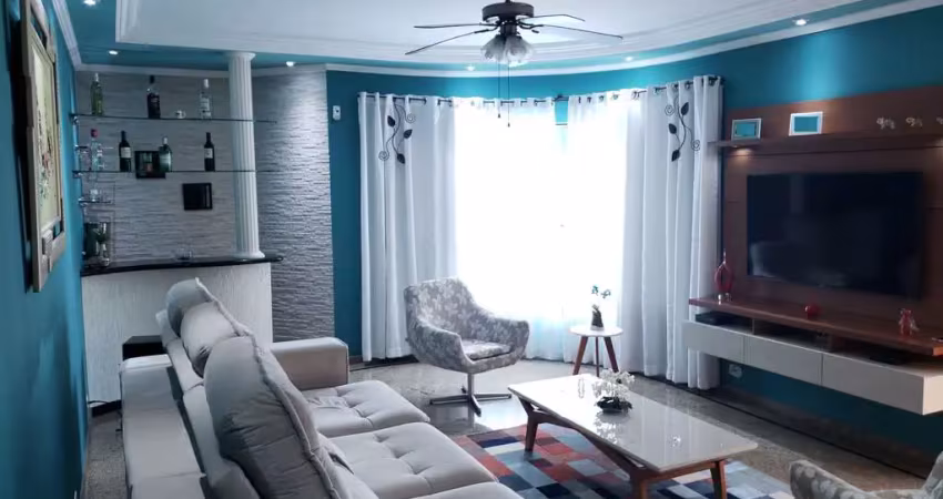 Sobrado à venda, 195 m², 4 quartos, 5 banheiros, 3 suítes