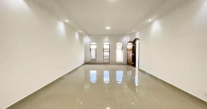 Sobrado à venda, 240 m², 3 quartos, 3 banheiros, 1 suíte
