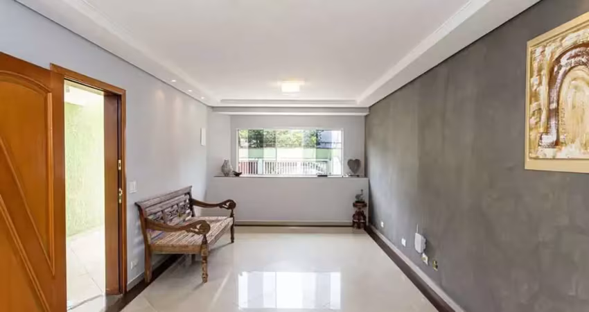 Sobrado à venda, 200 m², 4 quartos, 5 banheiros, 3 suítes