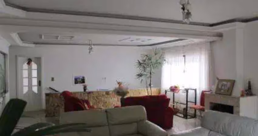 Sobrado à venda, 343 m², 4 quartos, 4 banheiros, 3 suítes