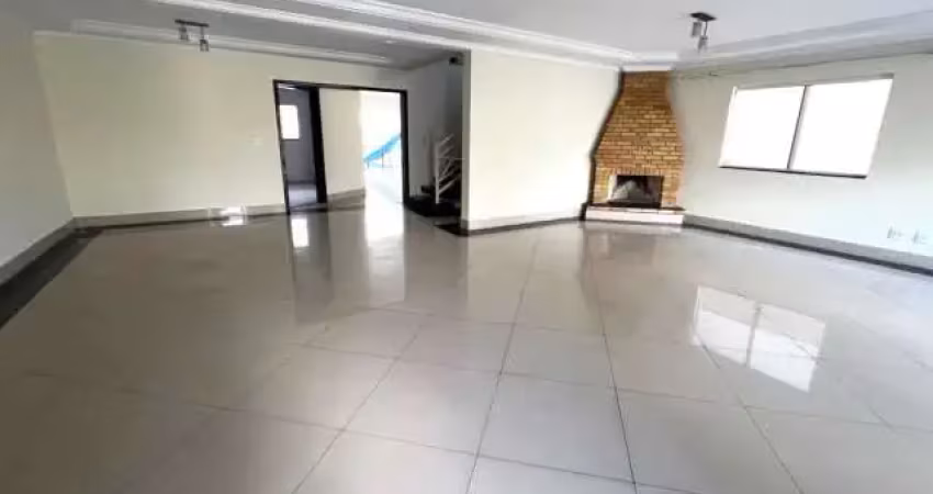 Sobrado à venda, 450 m², 4 quartos, 8 banheiros, 4 suítes