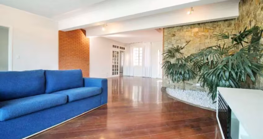 Sobrado à venda, 465 m², 4 quartos, 3 banheiros, 2 suítes
