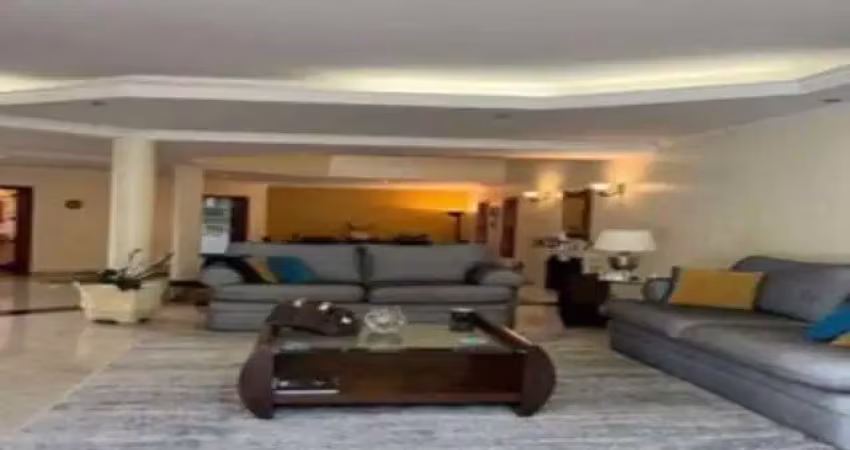 Sobrado à venda, 500 m², 4 quartos, 8 banheiros, 4 suítes
