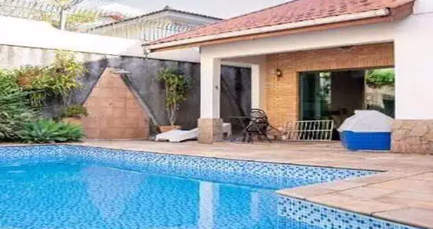 Sobrado à venda, 307 m², 4 quartos, 4 banheiros, 2 suítes
