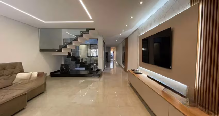 Sobrado à venda, 290 m², 4 quartos, 4 banheiros, 2 suítes