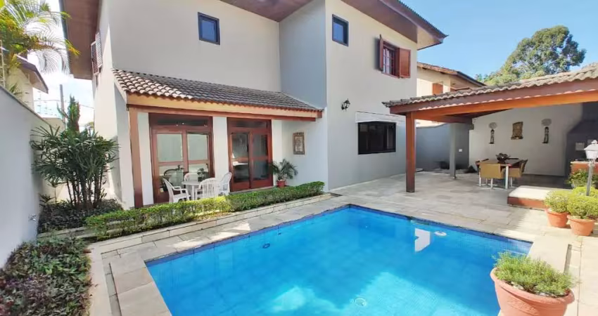 Sobrado à venda, 436 m², 5 quartos, 4 banheiros, 4 suítes