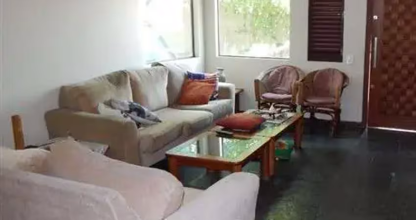 Casa à venda, 390 m², 7 quartos, 6 banheiros, 5 suítes