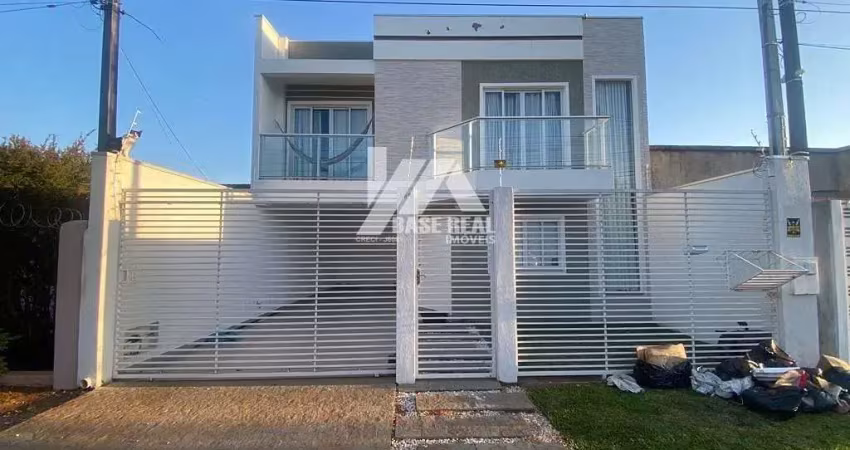 Encantador sobrado em excelente localização: 2 quartos, 1 banheiro e 2 vagas de garagem