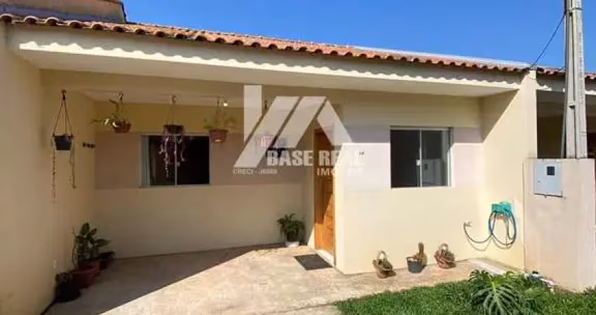 Casa térrea - 03 quartos sendo uma suíte - com edícula