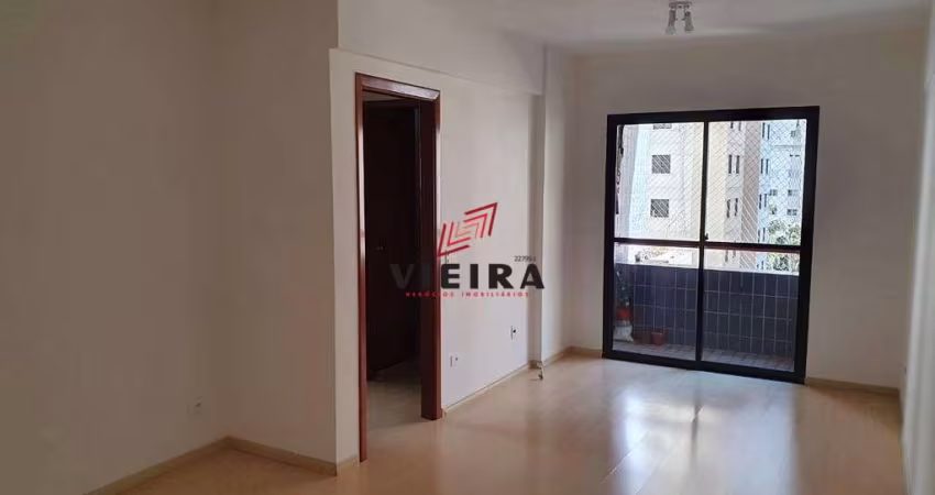 Apartamento vago, amplo no miolo da Vila Mascote
