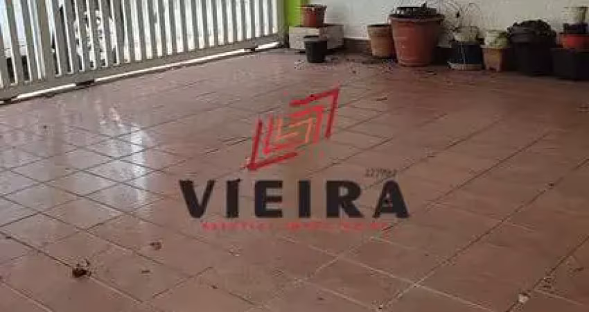 Sobrado vago em local residêncial