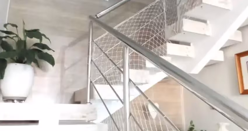 Vendo belíssima casa em condomínio fechado, ideal pra quem busca segurança e conforto.
