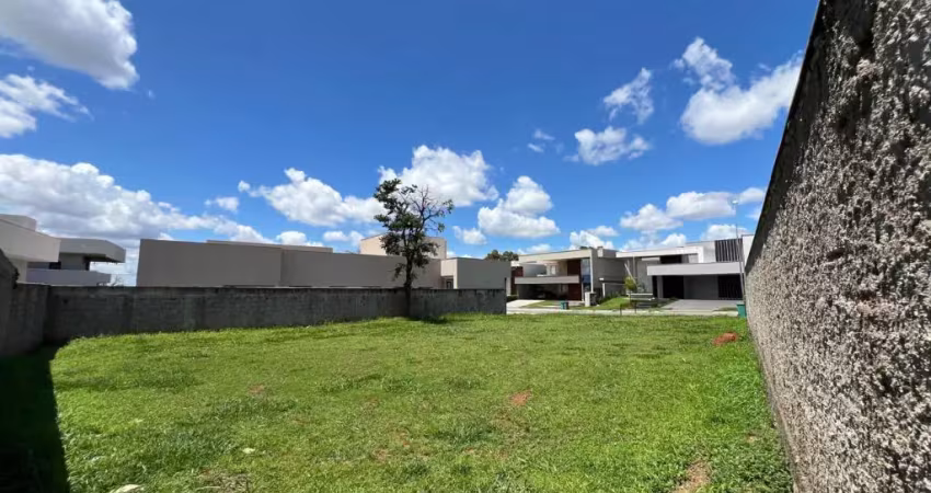 Terreno em condomínio fechado à venda na Avenida Contorno dos Ipês, Residencial Goiânia Golfe Clube, Goiânia