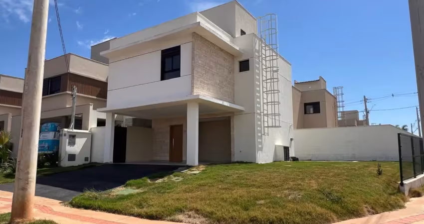 Sobrado exclusivo em esquina com piscina e acabamento moderno