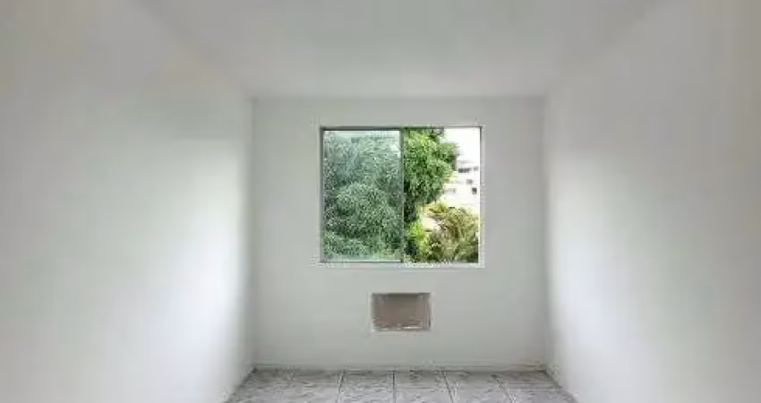 Apartamento simples de um quarto com uma vaga em excelente localização