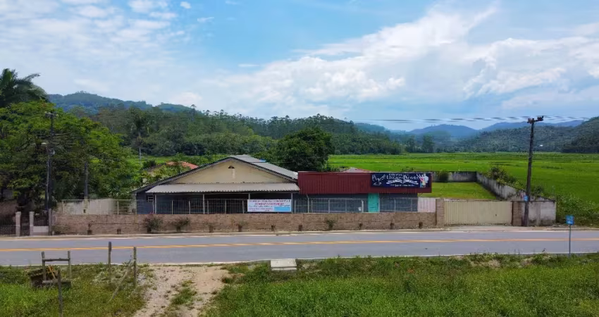 Galpão com amplo terreno de frente para asfalto do moura com escritura pública