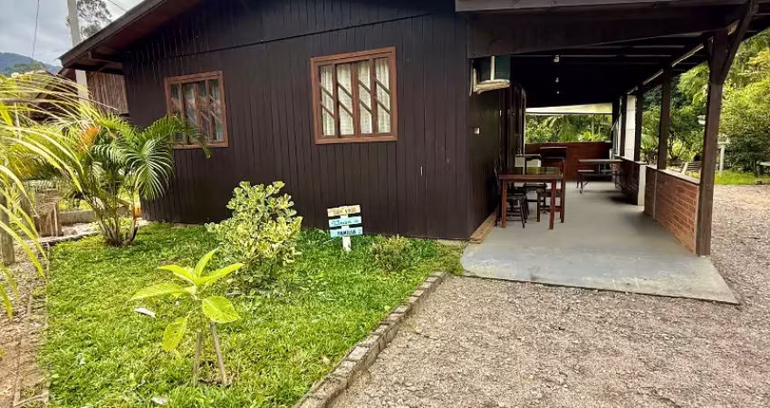 Linda chácara com riacho e lago localizado no município de tijucas-sc