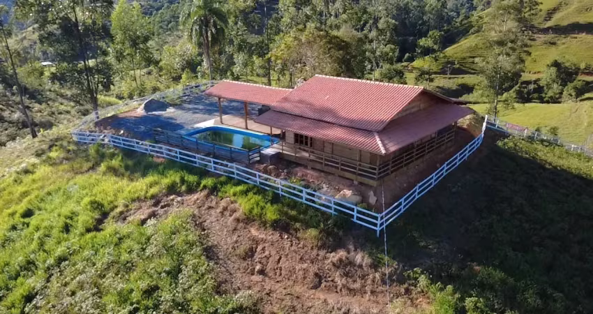 Sítio com linda vista no topo da montanha em são joão batista