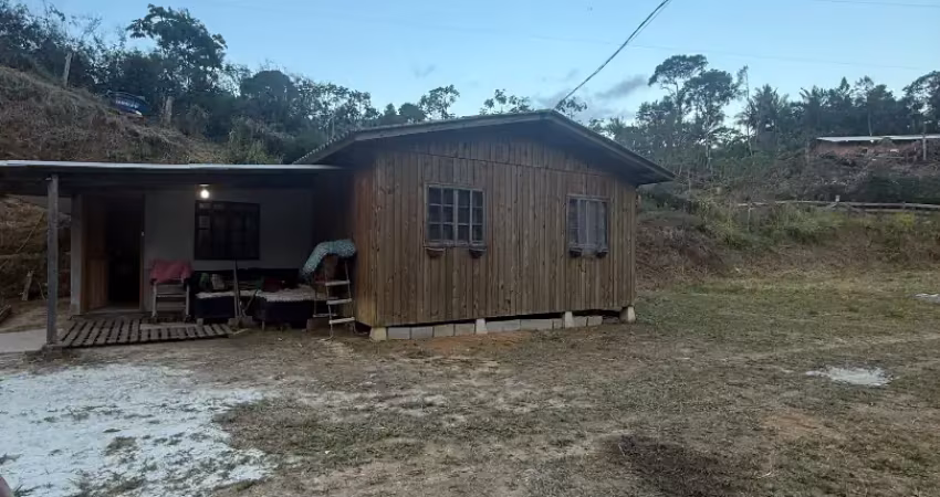 Chácara de 3.000m ² com cachoeira em canelinha bairro moura