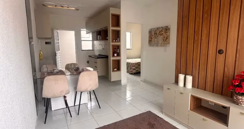 Casas de 2 e 3 quartos em condomínio com área de lazer completa