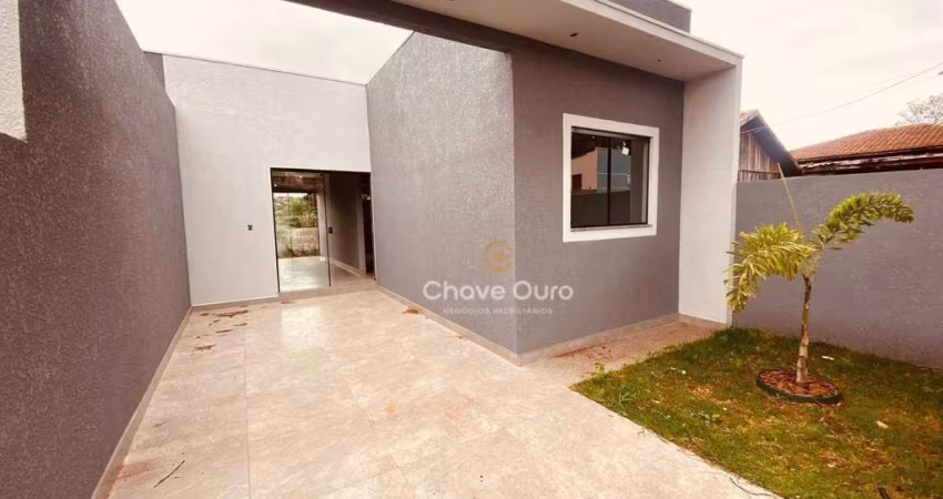 Casa com 02 quartos ,passagem lateral  e sobra de terreno na Vila Pioneira