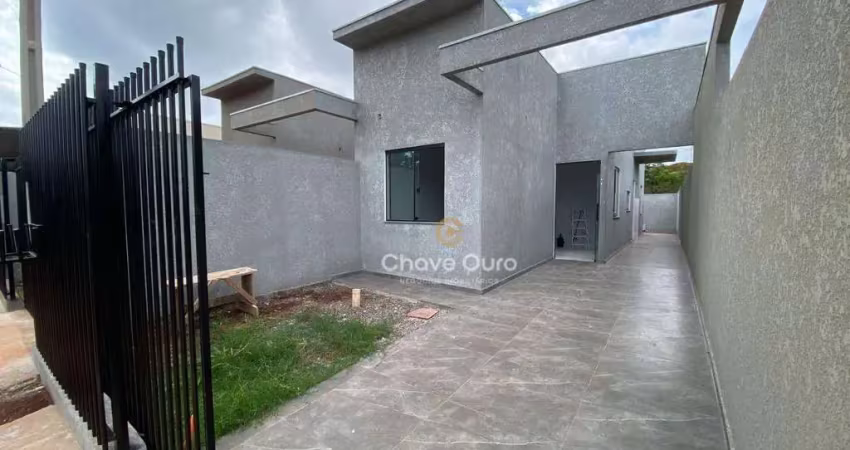 Casa com passagem lateral e sobra de terreno no panorama