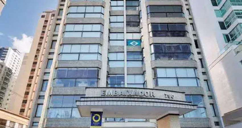 Apartamento com 3 quartos para alugar na Avenida Atlântica, Centro, Balneário Camboriú