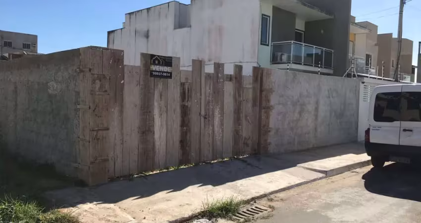 Terreno à venda na Rua Papagaio, Verdes Mares, Macaé