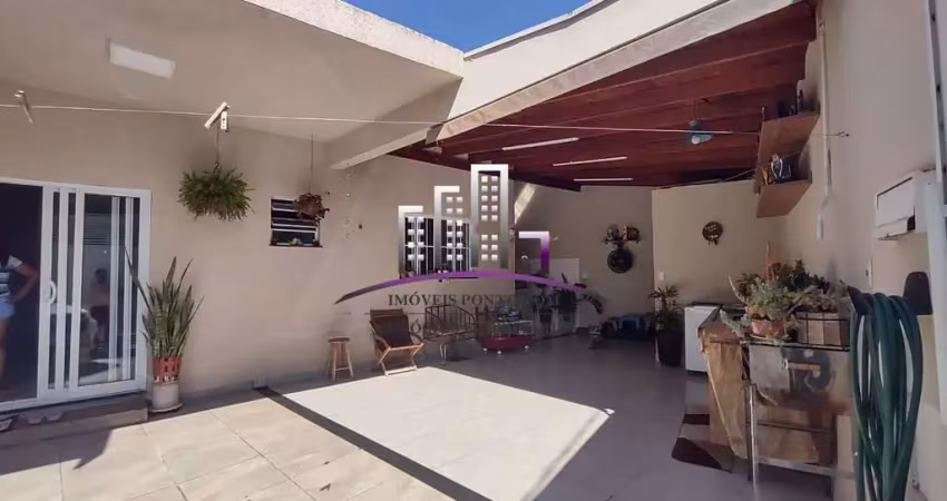 Casa com 2 dormitórios - área gourmet e muita história boa