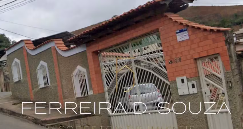 Vende-se esta casa localizada em joão monlevade bairro rosário área central praticamente da cidade perto bancos supermercados padarias escolas ótima localização posto de combustível farmácias bem área